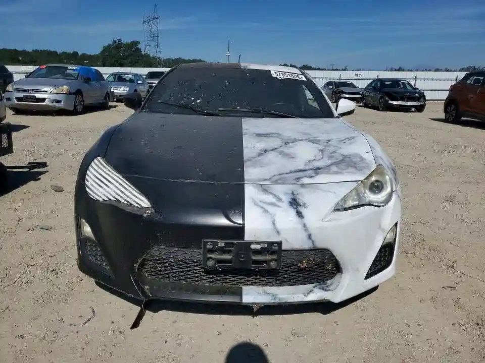 JF1ZNAA1XD2710836 2013 SCION FR-S BASE-4