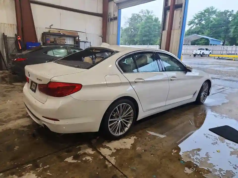 WBAJR3C0XLWW55062 2020 BMW 5 SERIES-2