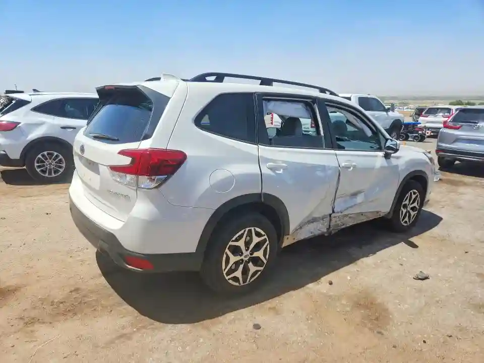 JF2SKADC7NH444743 2022 SUBARU FORESTER-2