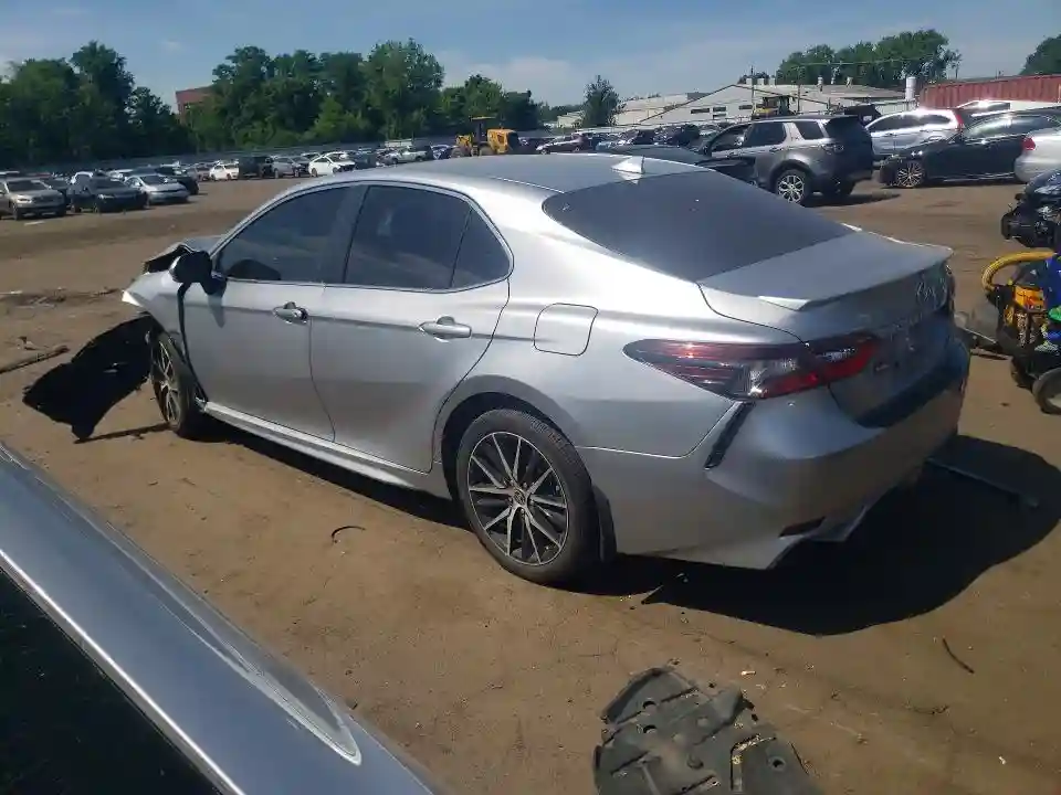 4T1T11AK9NU618686 2022 TOYOTA CAMRY-1