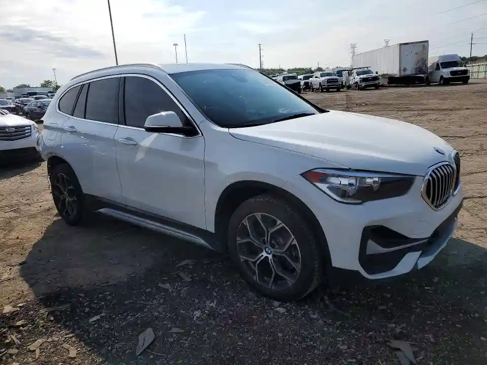 WBXJG9C07M5S73660 2021 BMW X1-3