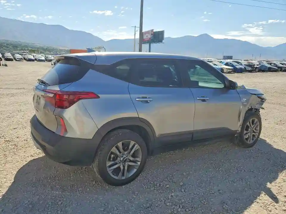 KNDEPCAAXN7335291 2022 KIA SELTOS-2
