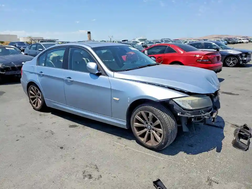 WBAPK5G58BNN26547 2011 BMW 3 SERIES-3