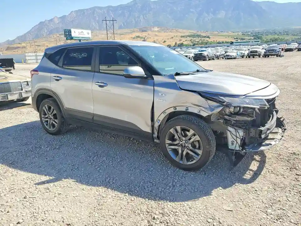 KNDEPCAAXN7335291 2022 KIA SELTOS-3