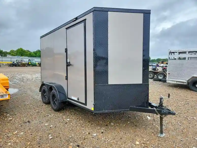 53NBE1225T1117493 2026 DIAMOND CARGO UNKNOWN-0
