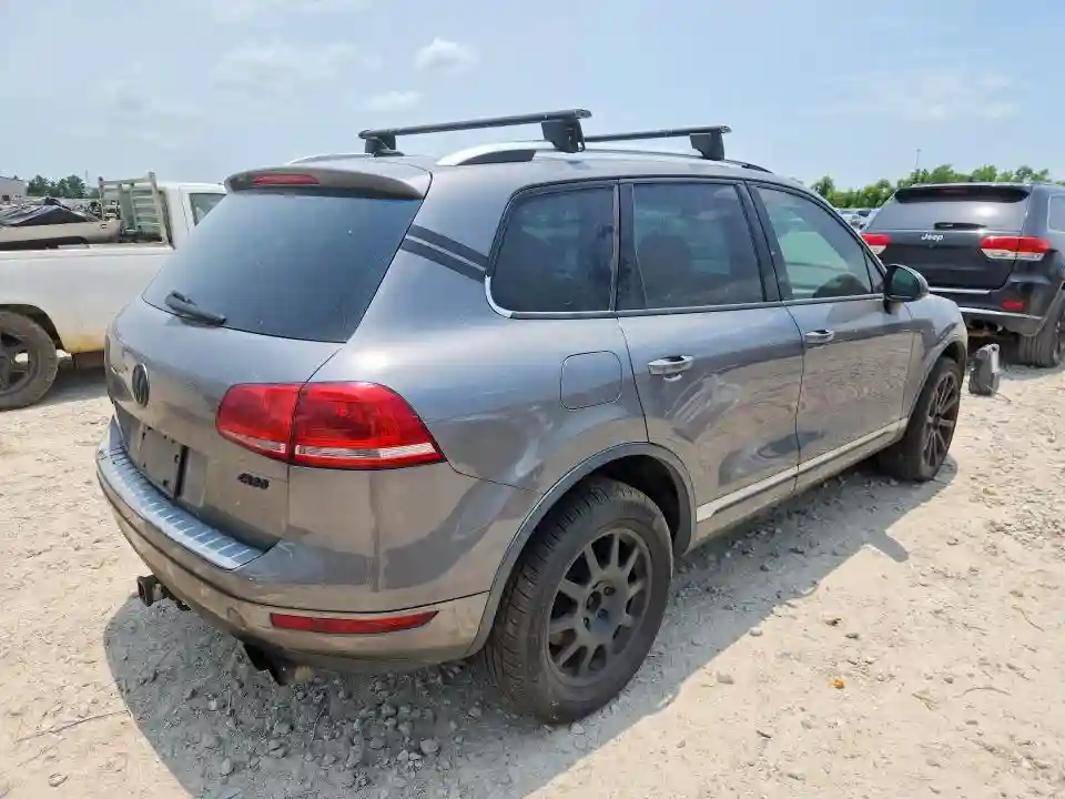 WVGFF9BP3BD001237 2011 VOLKSWAGEN TOUAREG-2