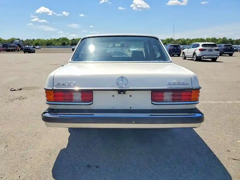WDBAB23A3DB403204 1983 MERCEDES-BENZ 240-CLASS-5