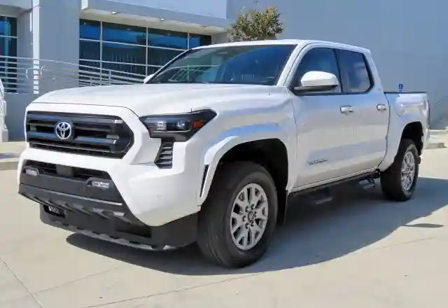 3TMLB5JN2RM006889 2024 TOYOTA TACOMA-2