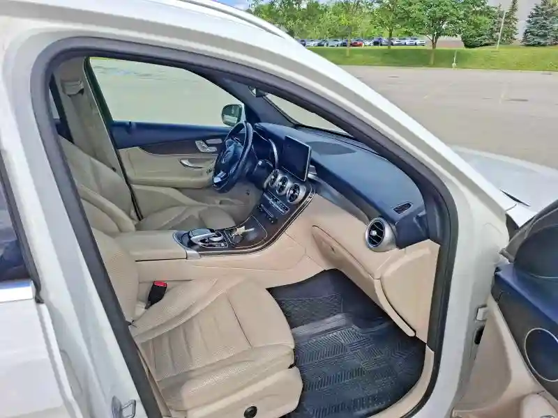 WDC0G4KB9KV141943 2019 MERCEDES-BENZ GLC-CLASS-4