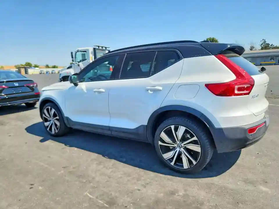 YV4ED3UB4N2692361 2022 VOLVO XC40-1