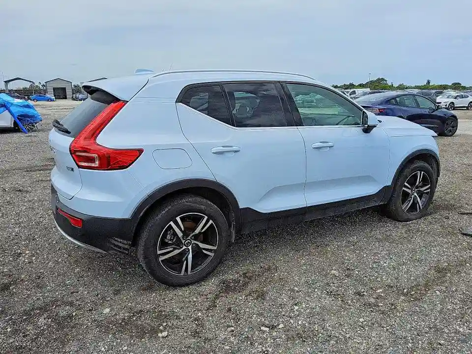 YV4L12UJ0S2450888 2025 VOLVO XC40-2