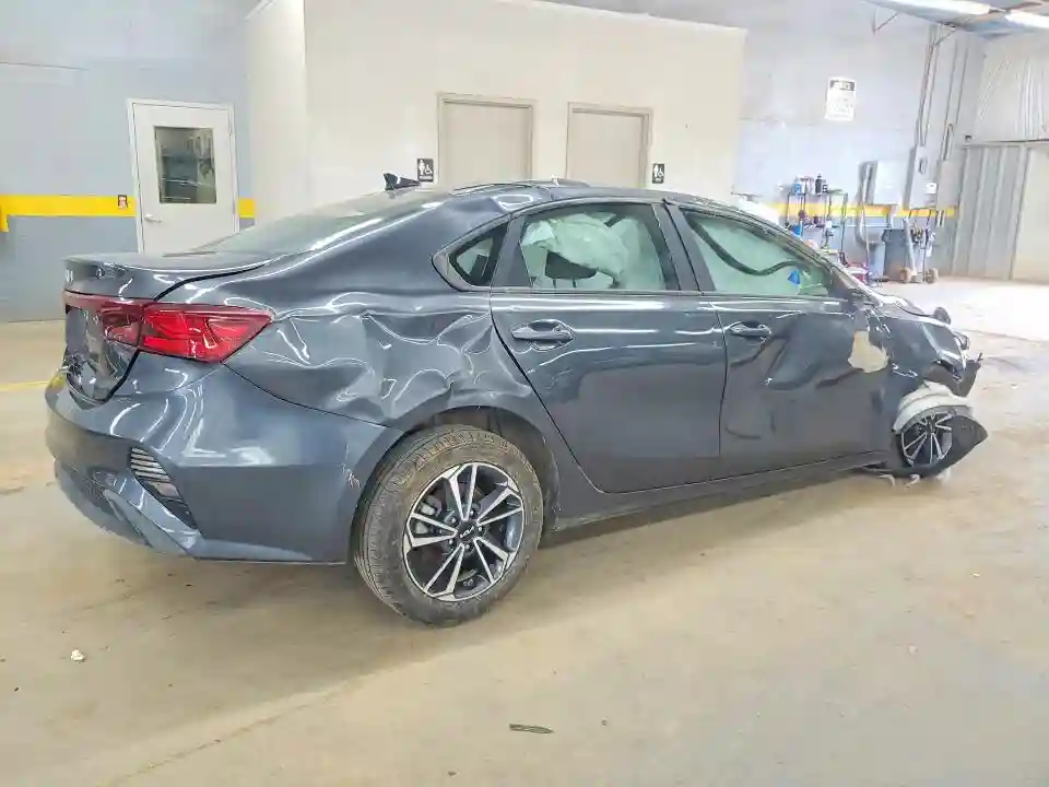 3KPF24ADXPE513612 2023 KIA FORTE-2