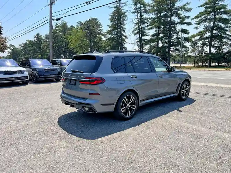 5UX23EM00P9P15677 2023 BMW X7-3