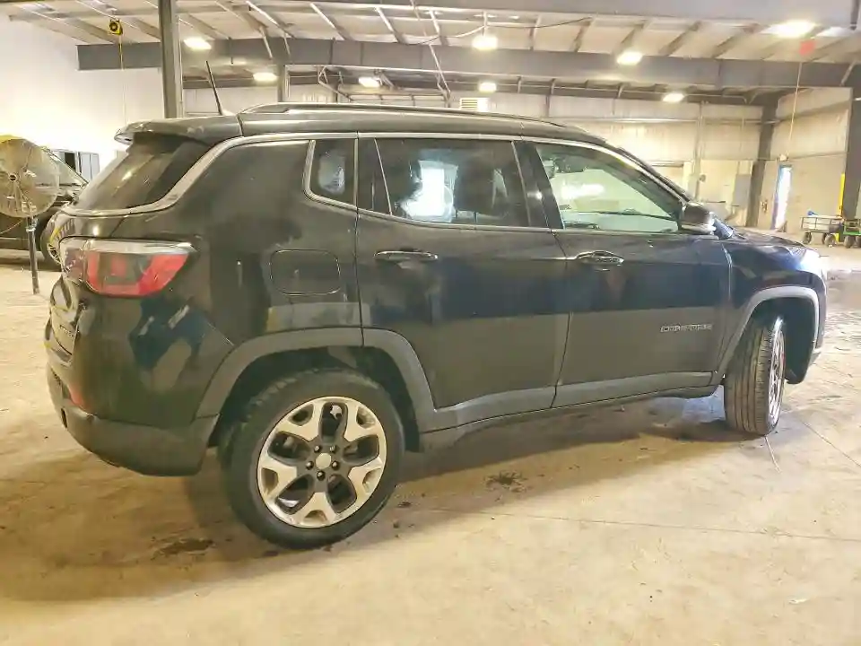 3C4NJDCB6JT113379 2018 JEEP COMPASS-2