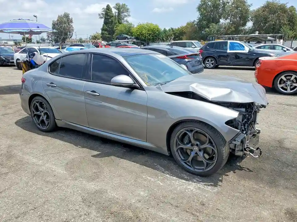 ZARFAECN2J7583021 2018 ALFA ROMEO GIULIA-3