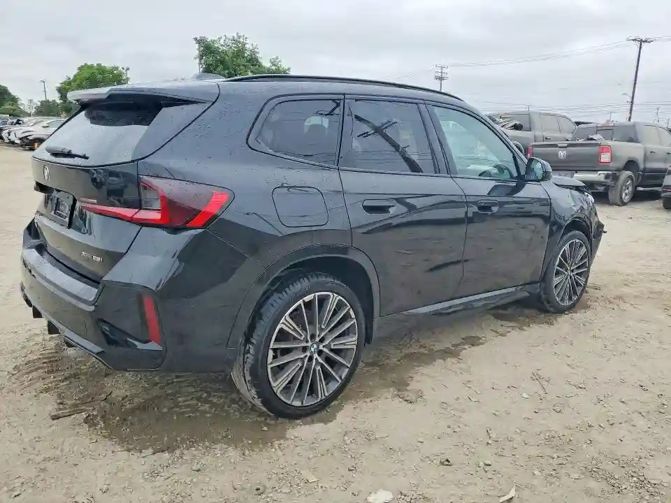 WBX73EF05R5Z08795 2024 BMW X1-2