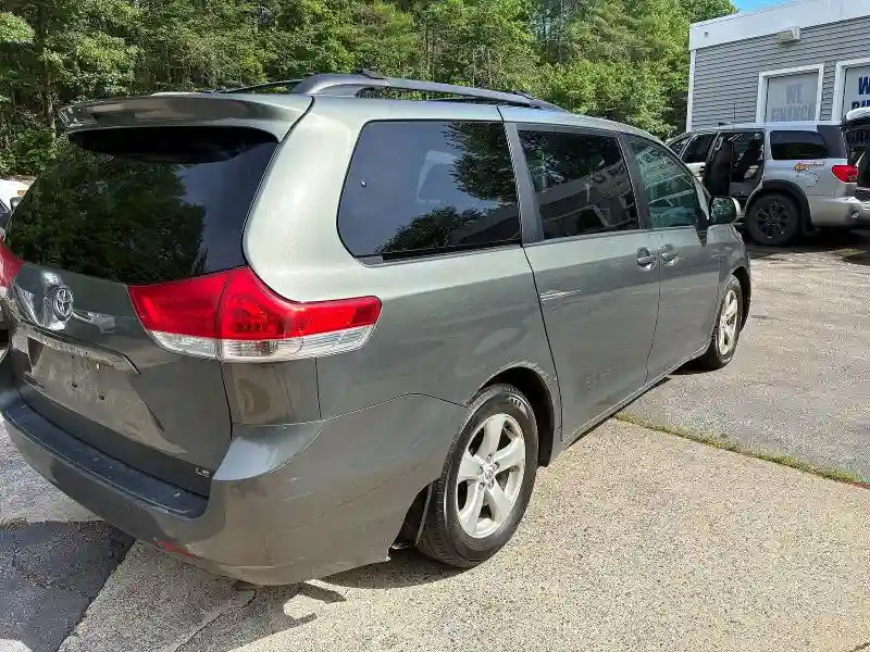 5TDKK3DC8CS240357 2012 TOYOTA SIENNA-3