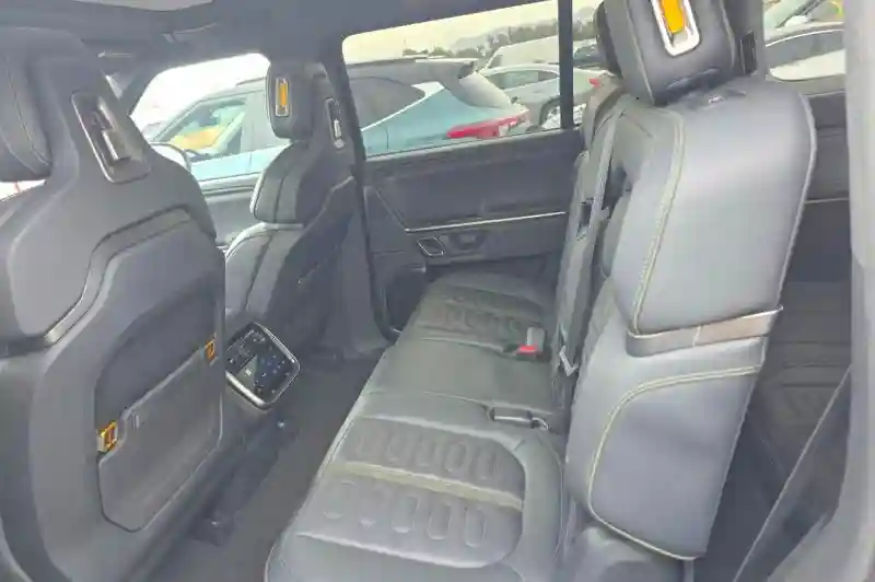 7PDSGABA4PN019950 2023 RIVIAN RIS-5