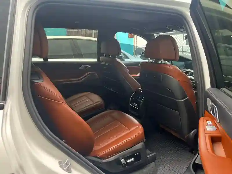 5UXCX6C08N9K31043 2022 BMW X7-5