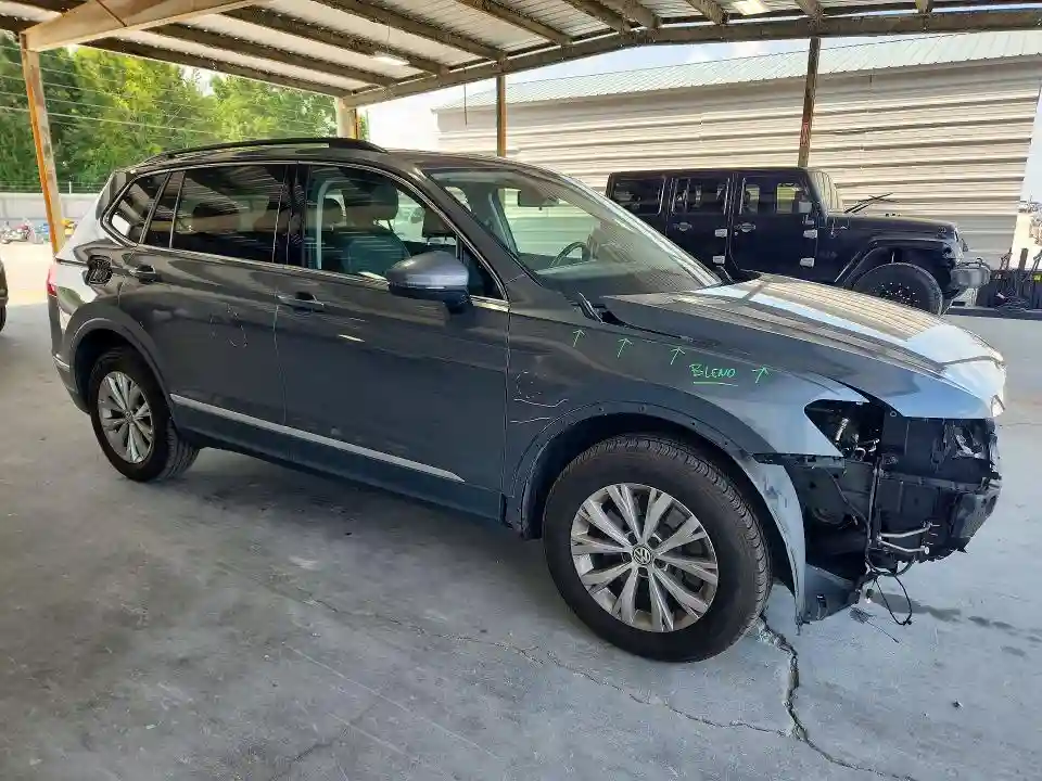 3VV2B7AX2JM061812 2018 VOLKSWAGEN TIGUAN-3