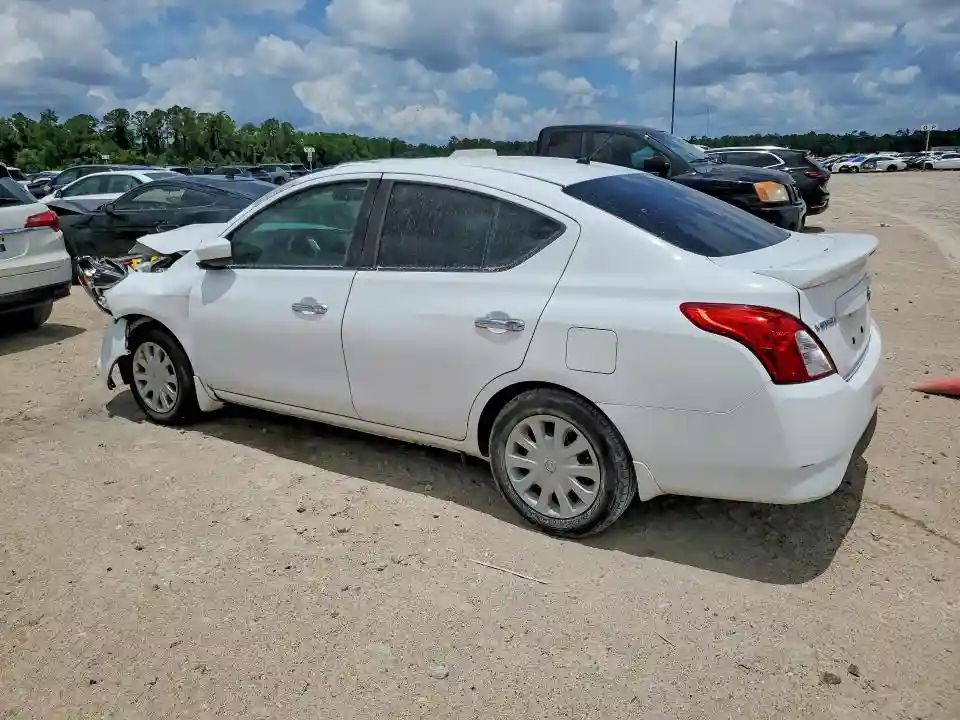3N1CN7AP0JL868008 2018 NISSAN VERSA-1