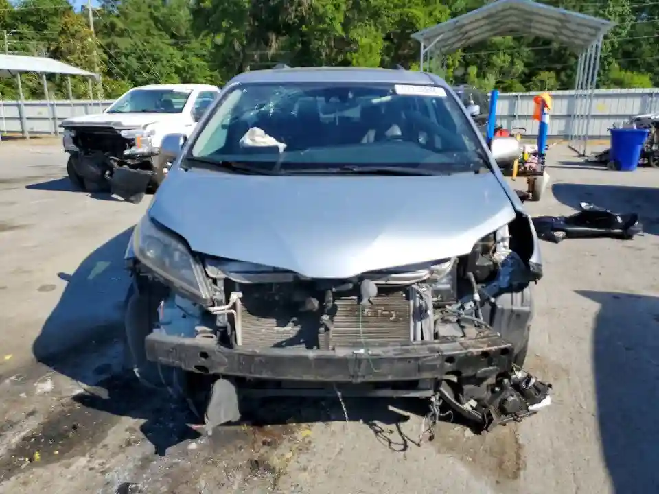 5TDXZ3DC1JS953177 2018 TOYOTA SIENNA-4