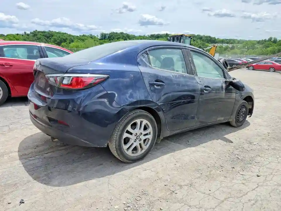 3MYDLBYV0HY191118 2017 TOYOTA YARIS-2