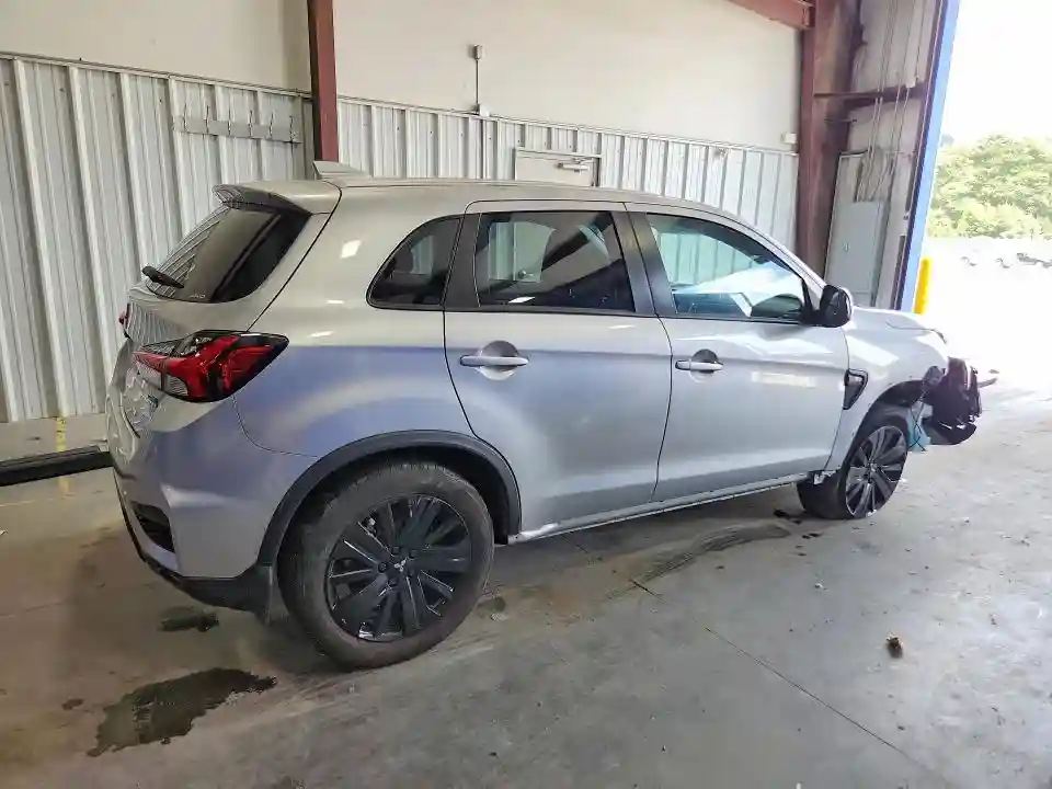 JA4ARUAU6SU006068 2025 MITSUBISHI OUTLANDER-2