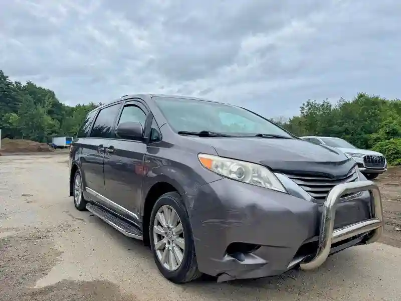 5TDDZ3DC2HS167093 2017 TOYOTA SIENNA-0
