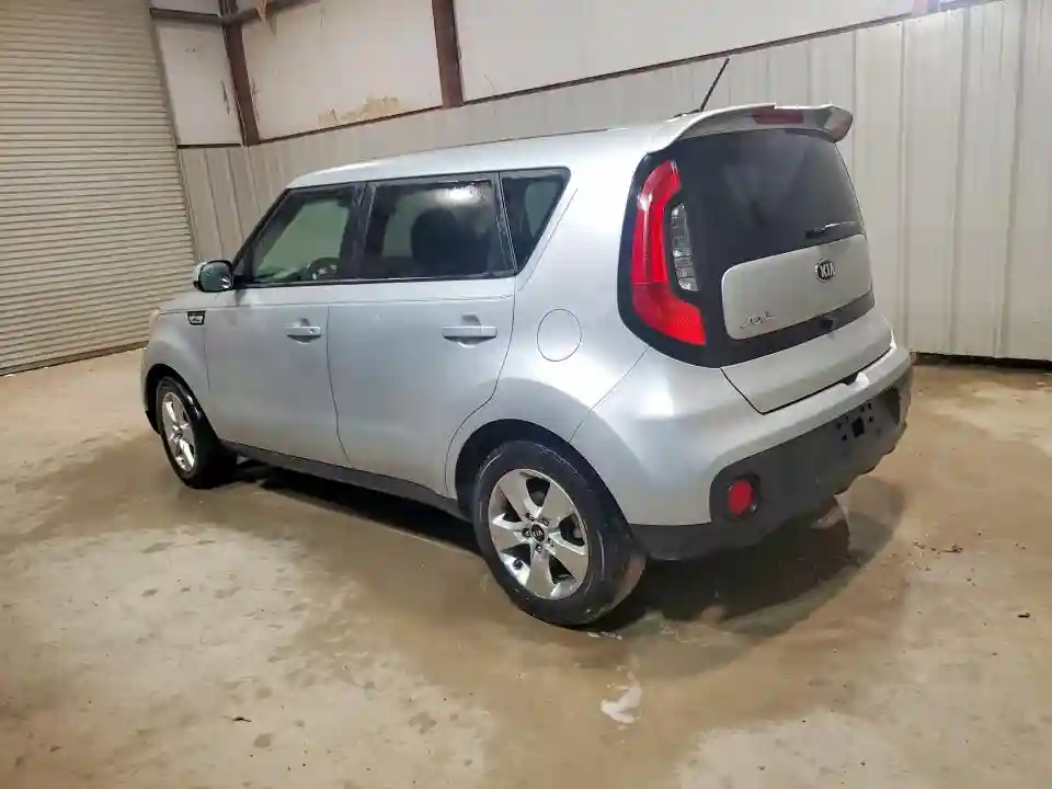 KNDJN2A21J7549037 2018 KIA SOUL-1