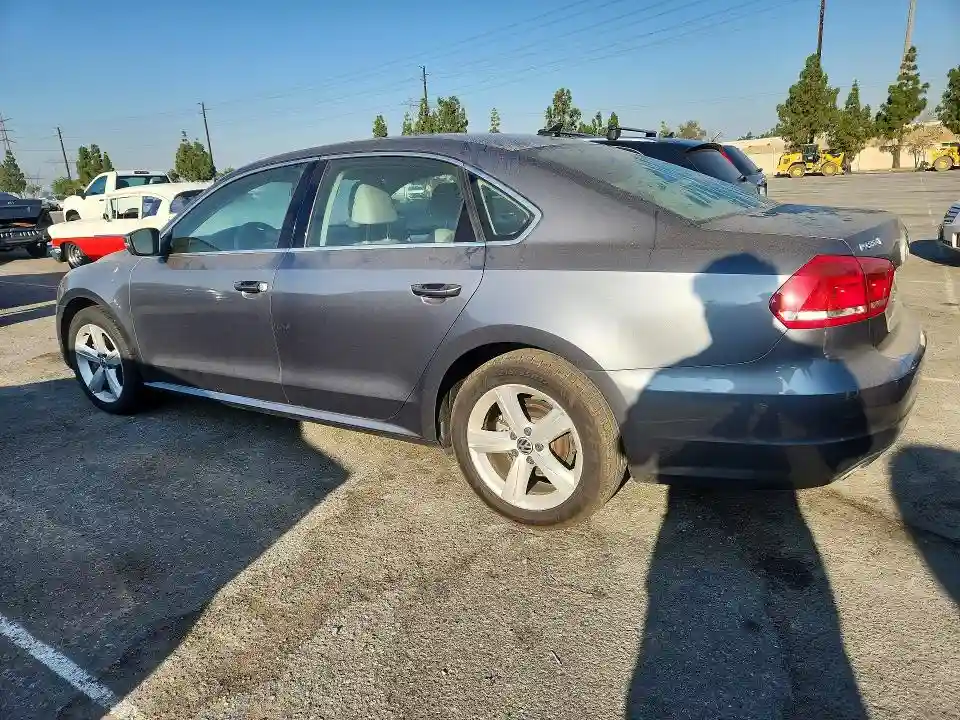 1VWBN7A37DC030111 2013 VOLKSWAGEN PASSAT-1
