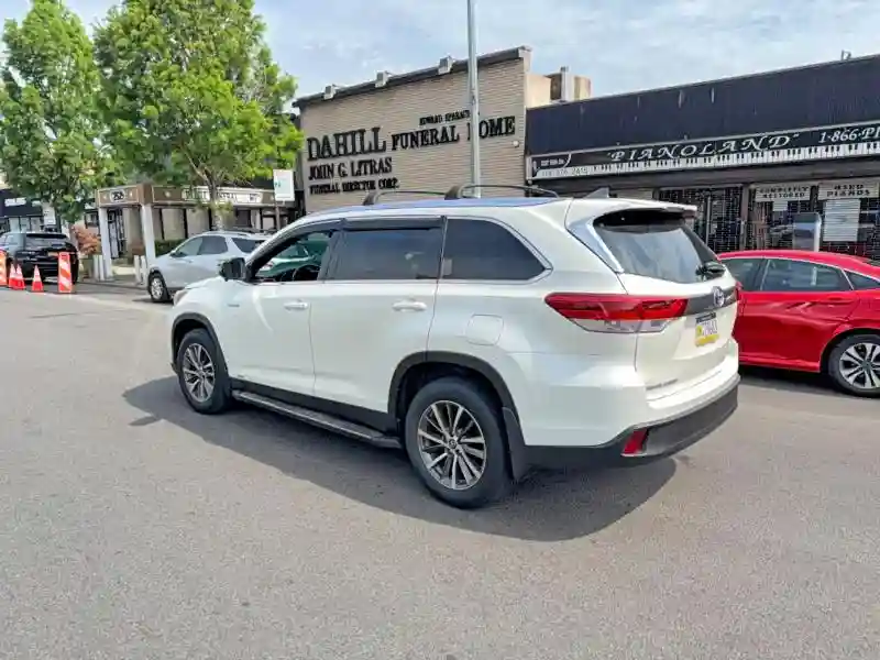 5TDJGRFHXKS070025 2019 TOYOTA HIGHLANDER-2