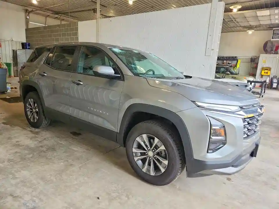3GNAXPEG6TL323885 2026 CHEVROLET EQUINOX-3