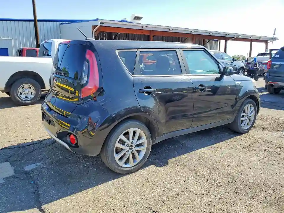 KNDJP3A53J7510881 2018 KIA SOUL-2