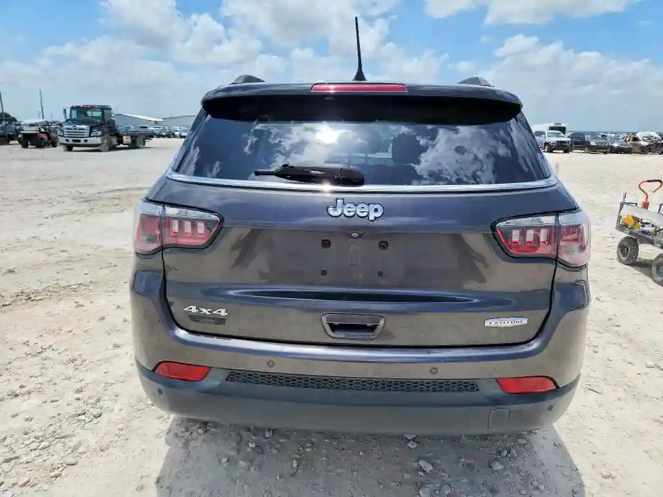 3C4NJDBB0JT201488 2018 JEEP COMPASS-5