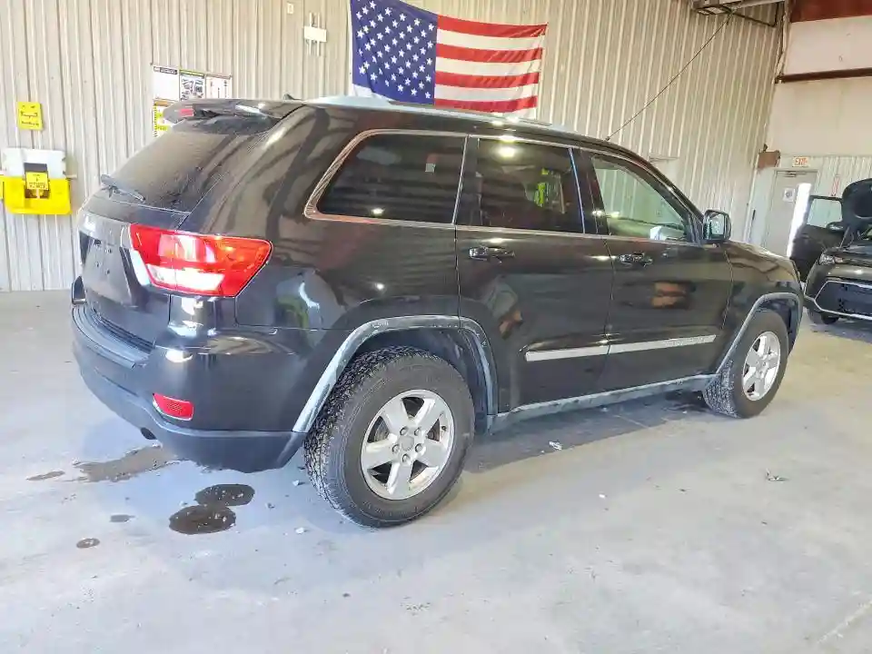 1J4RS4GGXBC577867 2011 JEEP GRAND CHEROKEE-2