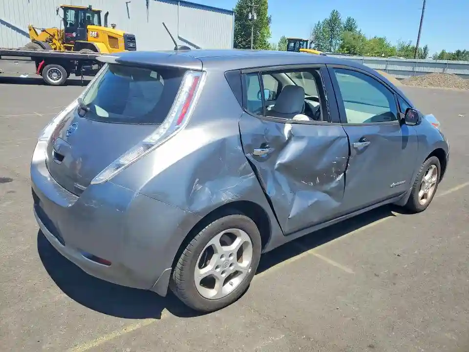 1N4AZ0CP3FC301796 2015 NISSAN LEAF-2