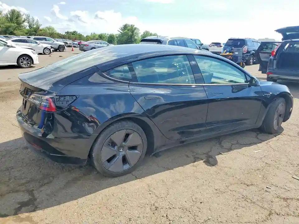 5YJ3E1EA8PF422776 2023 TESLA MODEL 3-2