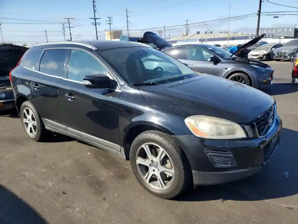 YV4902DZ2D2449599 2013 VOLVO XC60-3