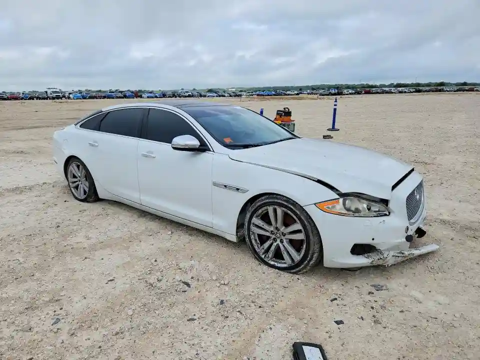 SAJWA2GB9CLV28974 2012 JAGUAR XJ-3