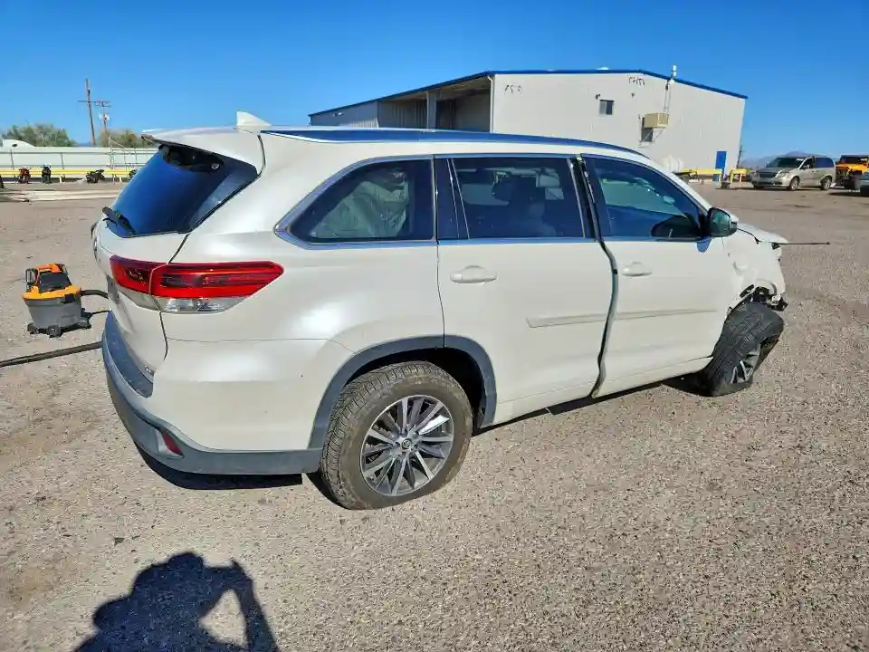 5TDKZRFH2HS517941 2017 TOYOTA HIGHLANDER-2
