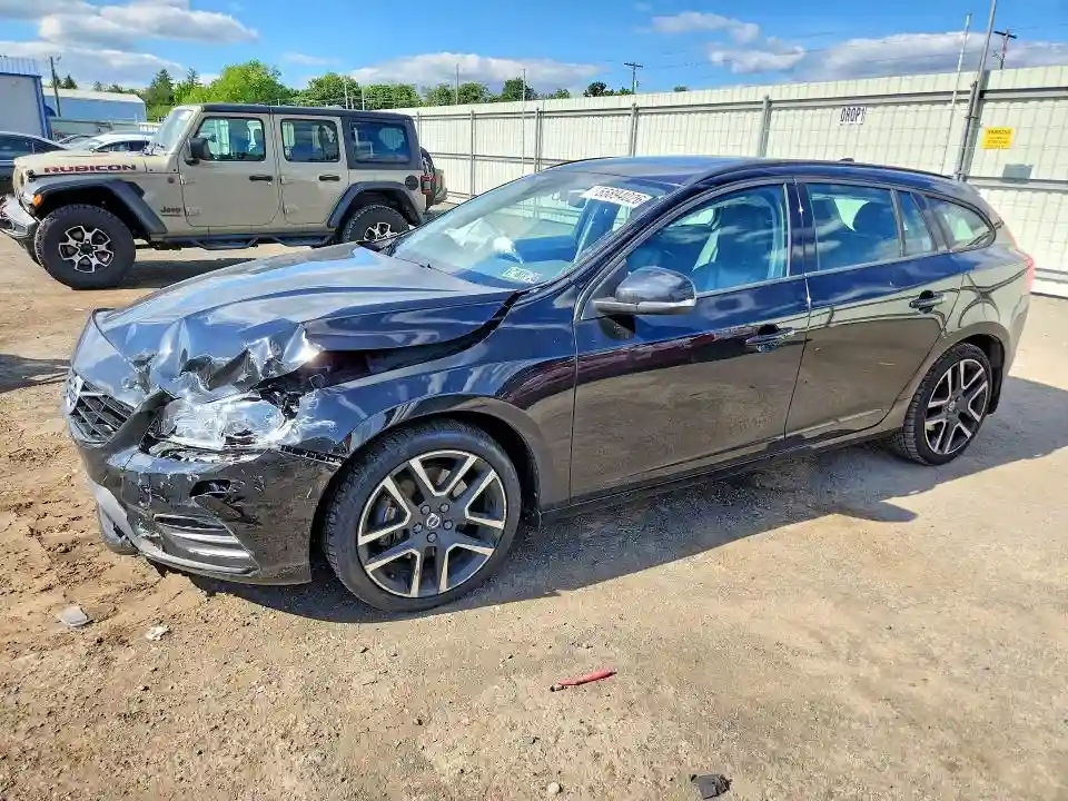 YV140MSLXJ2383610 2018 VOLVO V60-0