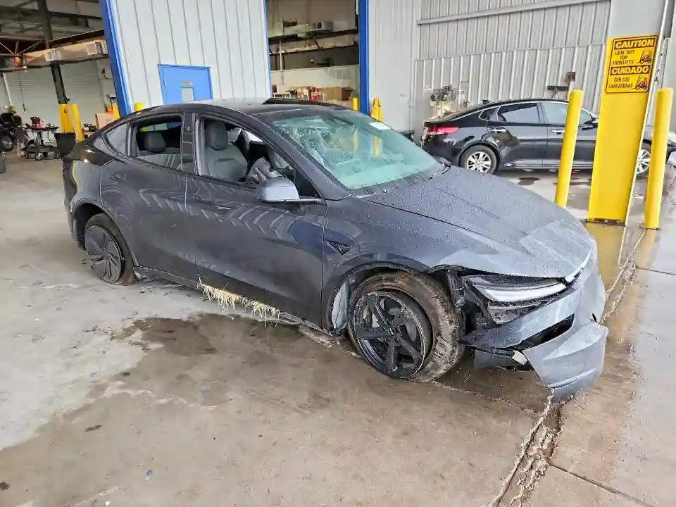 7SAYGDED2TF643475 2026 TESLA MODEL Y-3