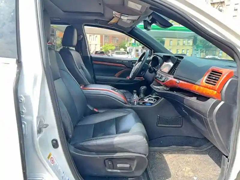 5TDJGRFHXKS070025 2019 TOYOTA HIGHLANDER-4