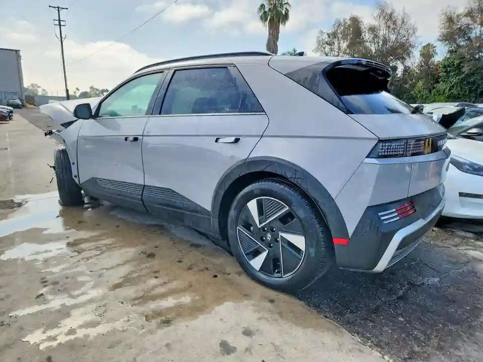 7YAKN4DA8SY032521 2025 HYUNDAI IONIQ-1