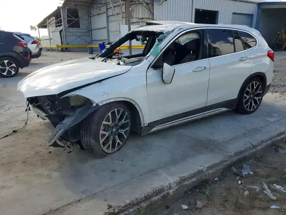 WBXJG7C0XM5T74003 2021 BMW X1-0