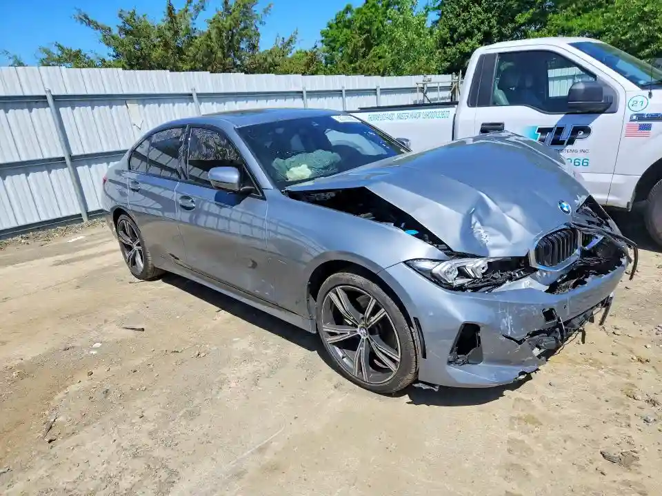 3MW89FF08P8D09733 2023 BMW 3 SERIES-3