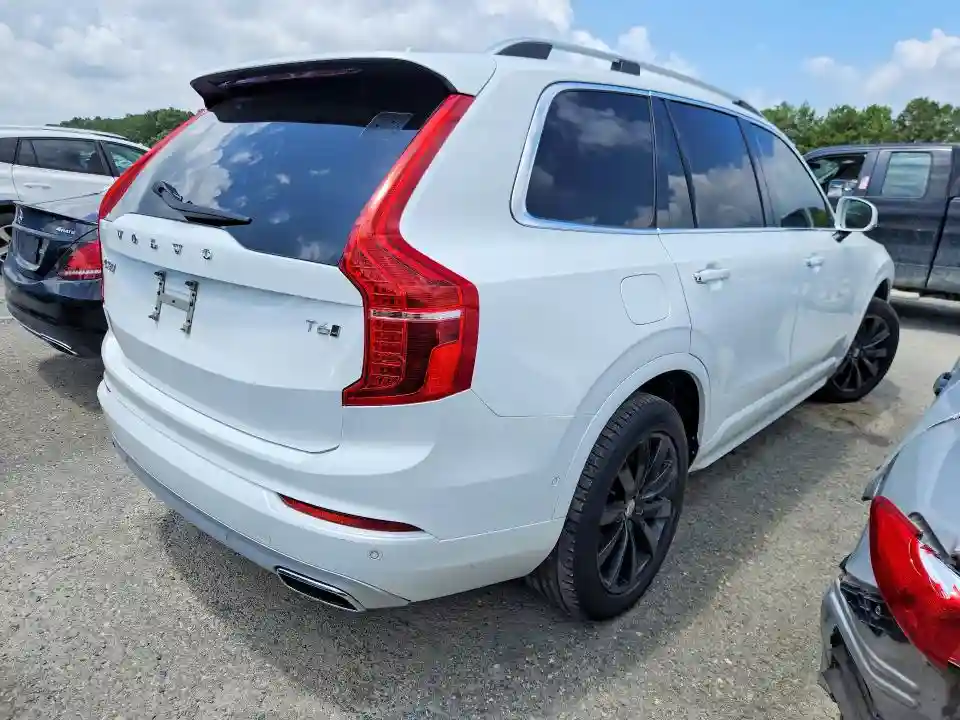 YV4A22PK1J1195469 2018 VOLVO XC90-2