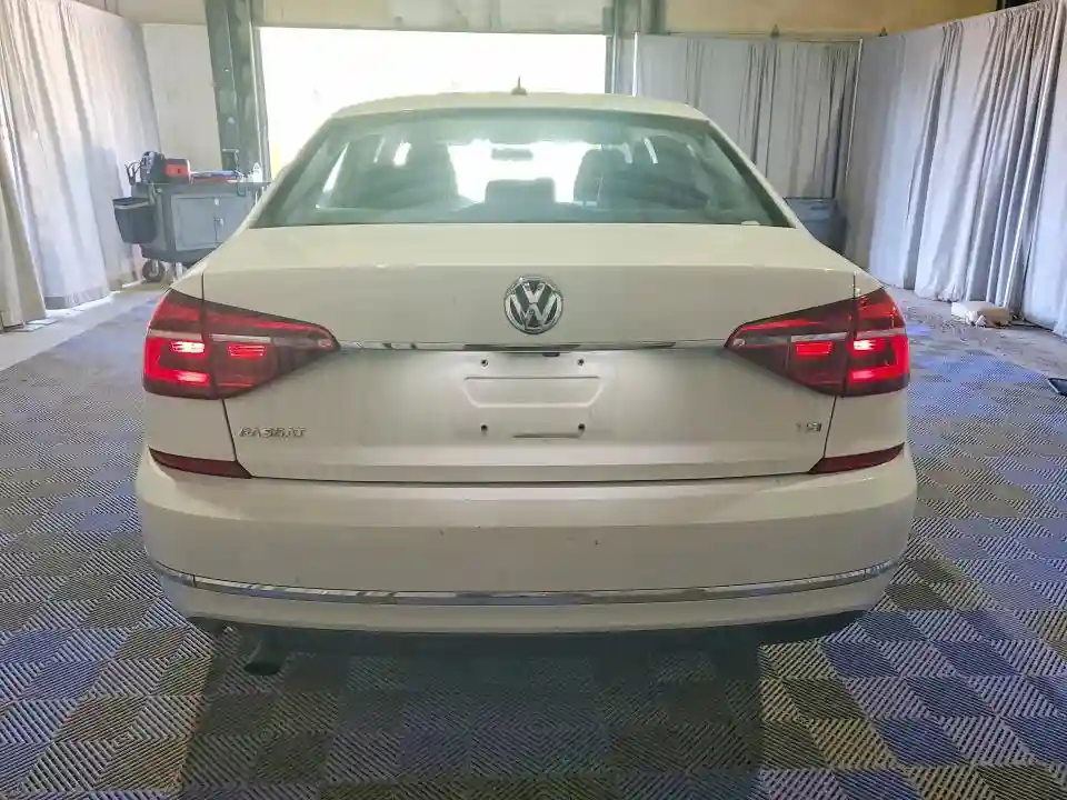 1VWAT7A32HC064190 2017 VOLKSWAGEN PASSAT-5