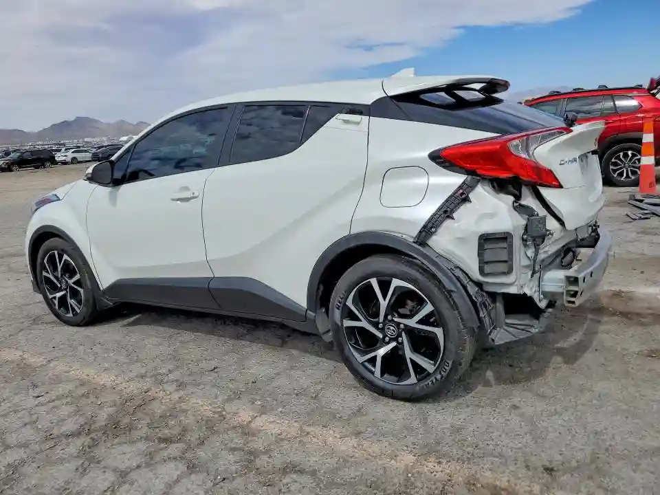 NMTKHMBX5JR029428 2018 TOYOTA C-HR-1